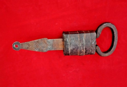 Large Vintage Old Iron Hand Made Push Button Strip System Padlock Original Key - Picture 2 of 12