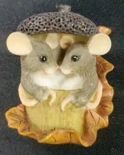 Charming Tales Fitz Floyd Mouse Mice Figurine Lapel Pin Eggcorn Love Couple **