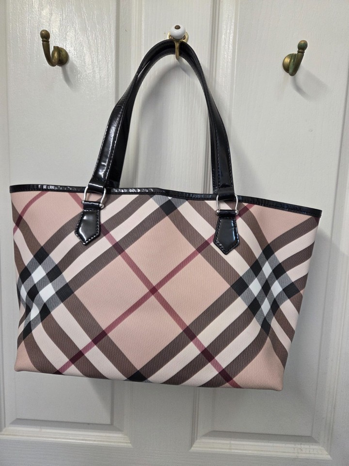Burberry nova check tote with wrislet