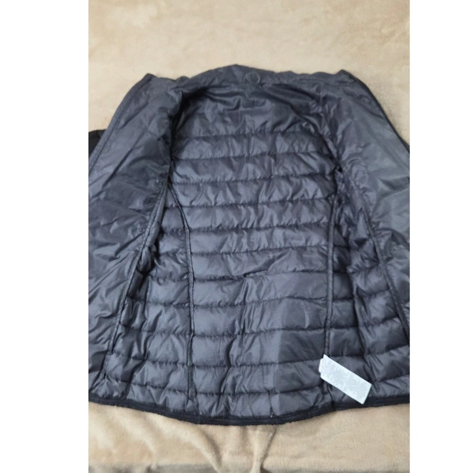 Chaqueta de plumón Rei Co-Op para mujer pequeña negra acolchada cremallera completa Foto 4 de 4