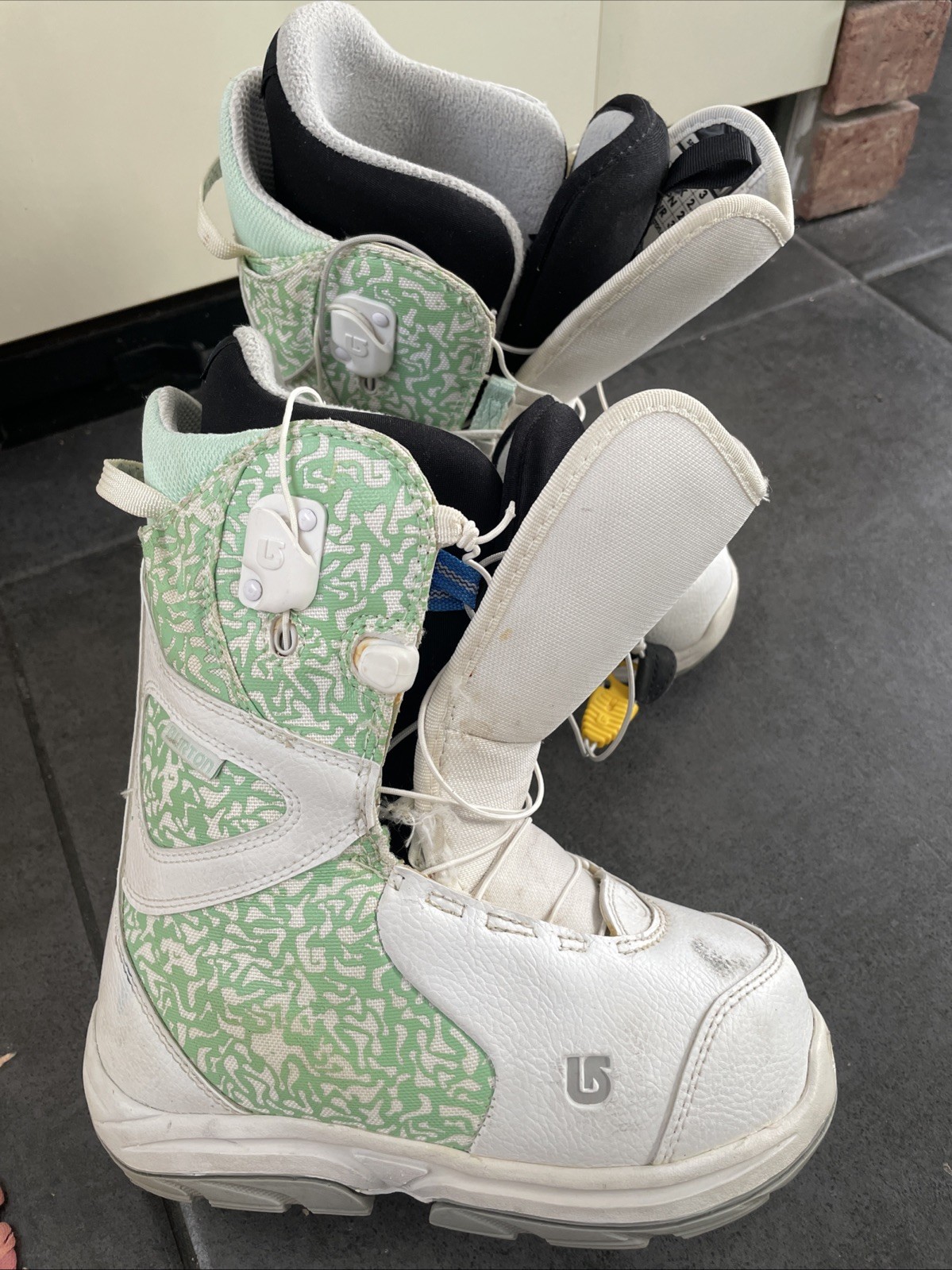 Burton Kinder Snowboardschuhe Boots Gr 34 (32)