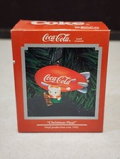1992 NEW ENESCO MOUSE HOLDING COCA-COLA BOTTLE "CHRISTMAS FLOAT" BLIMP ORNAMENT