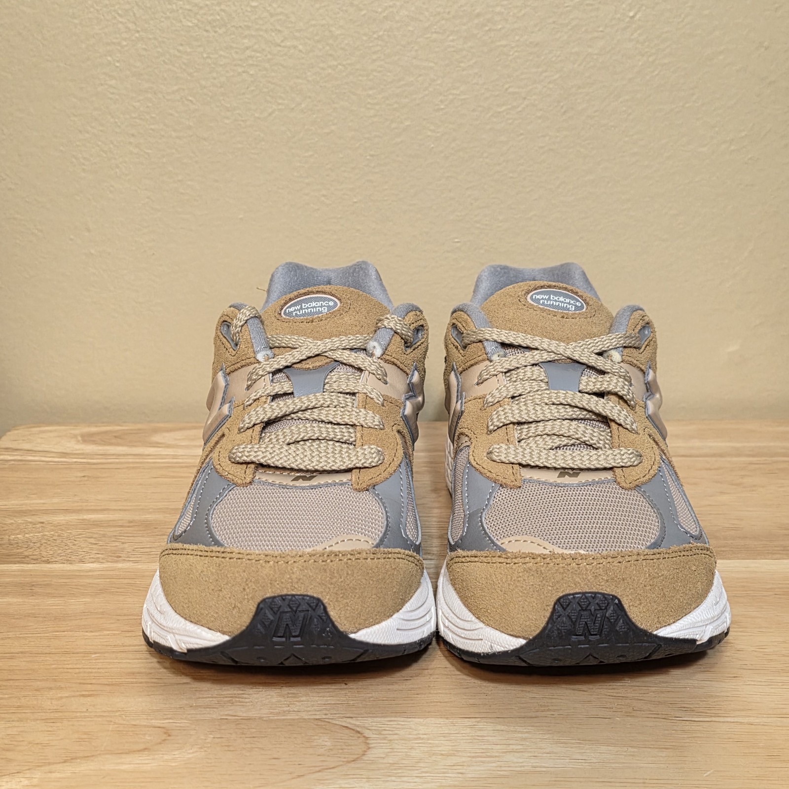 New Balance 2002 Shoes Beige GC2002CE Kids Size 5.5 Women's 7 thumbnail 2