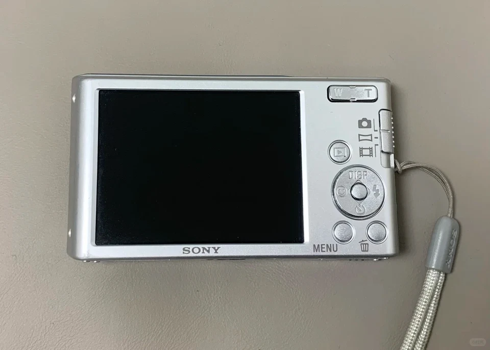 Sony Cyber-Shot DSC-W830  20.1MP 8x zoom Digital Camera English Silver - Tested - Image 2 of 4
