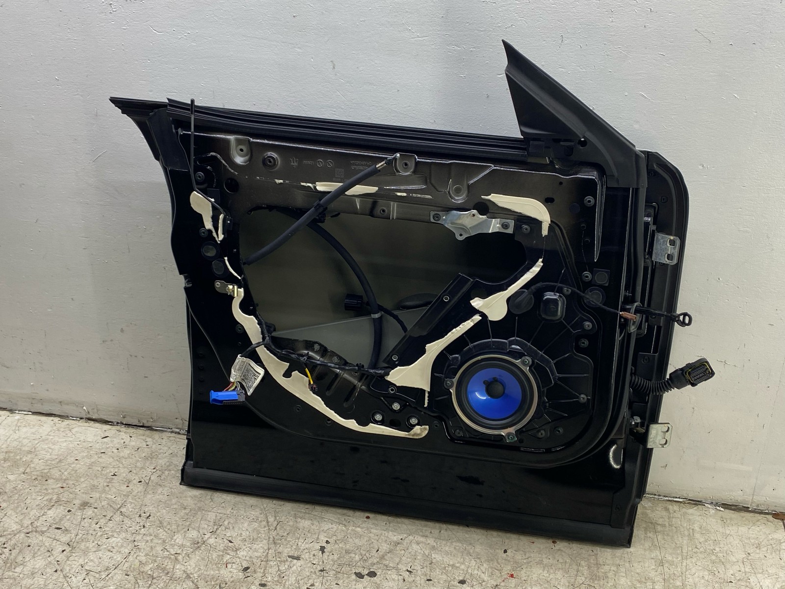 2014-2024 MASERATI LEVANTE OEM FRONT LEFT DOOR SHELL NERO(820/A)