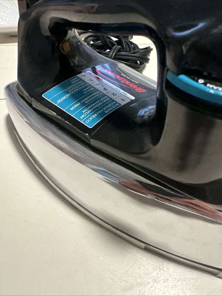 Plancha de vapor clásica cromada BRENTWOOD(R) Foto 2 de 4