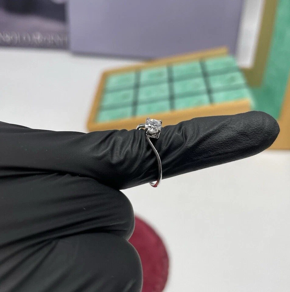 SOLITARIO DI ORO BIANCO 18KT CARATI NUOVO ANELLO FEMMINILE PUNTO LUCE BRILLANTE. - Immagine 4 di 4