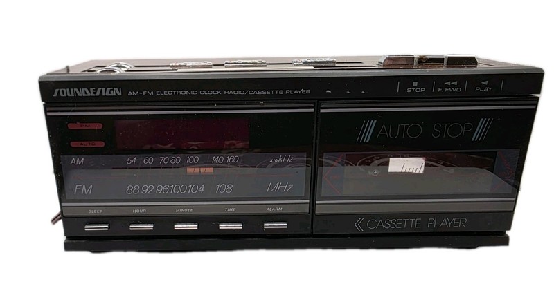 VTG SoundDesign AM FM Radio Cassette Player Alarm Clock Wood Grain 3838WAL