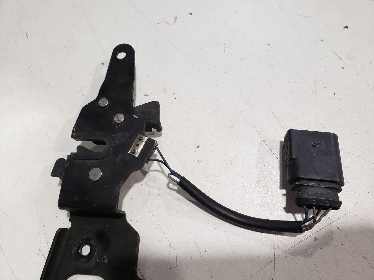 2006 Bentley Flying Spur Automatic Sedan Hood Bonnet Latch OEM 3W0823509G