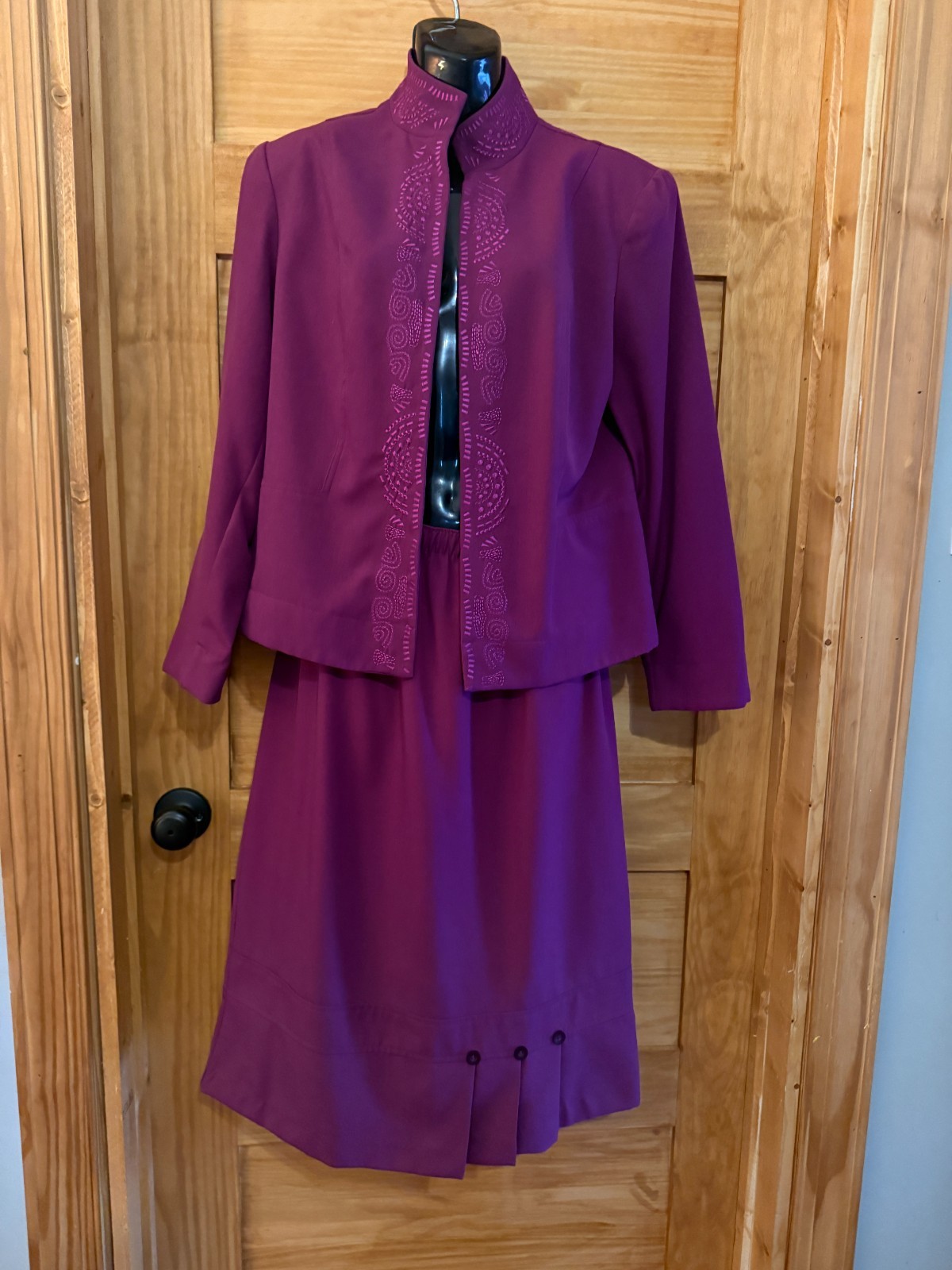 Southern Lady Vtg 80s Classic Embroidered Button Detail Midi Skirt Suit Set 10
