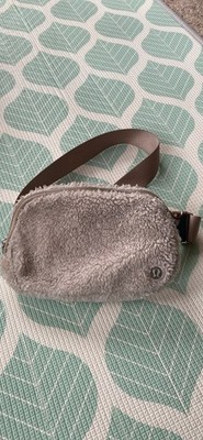 Lululemon Everywhere Sherpa Belt Bag - Natural Ivory Trench - Sherpa
