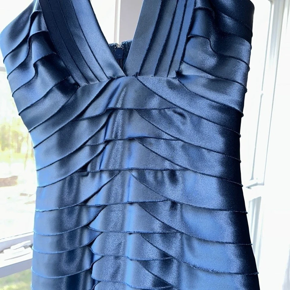 BCBGMaxazria Vendaje Bodycon Azul Teal Satinado Vestido de Cóctel Talla 0 Foto 3 de 4