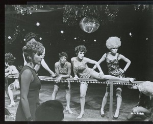 SWEET CHARITY Original 1969 Sexy Glamour Still SHIRLEY MacLAINE Chita Rivera vv