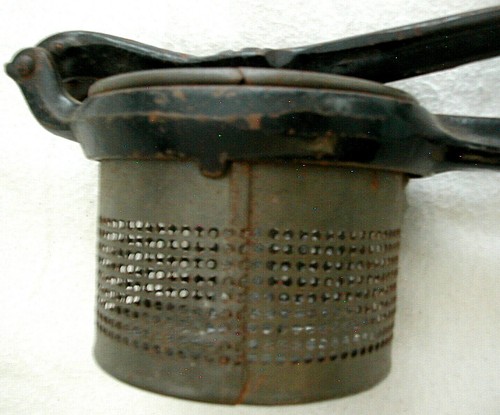 Vintage 2 Pc. Cast Iron & Tin VEGETABLE PRESS Gray Iron Casting Co.11½" Long EVC - Picture 7 of 7