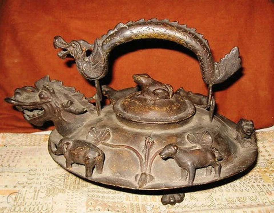 Antigua tetera ceremonial ornamental china de bronce en excelente estado Foto 4 de 4