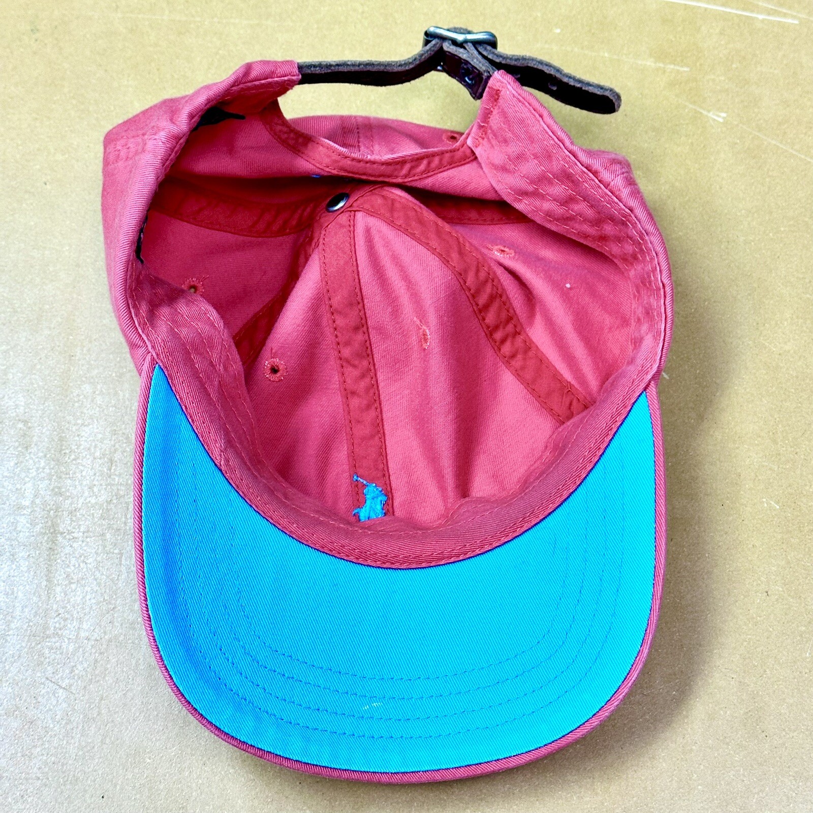 Polo Ralph Lauren cinturino in pelle cappello luce rosso pony ricamato