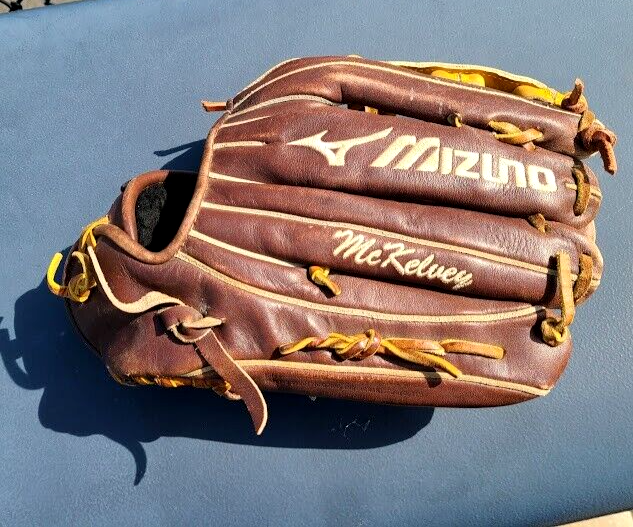 Mizuno GCC 77 Classic Custom Pro 12.75