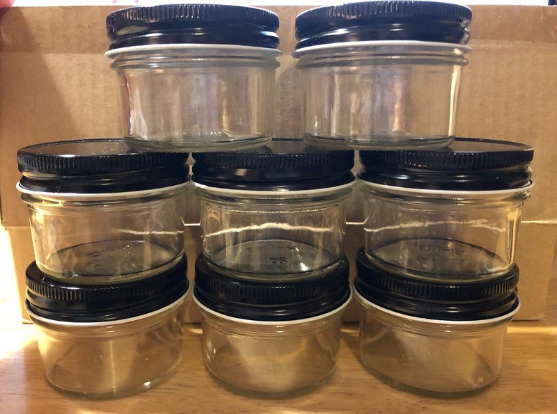 NIB Home Goods Party Favors Honey Jam Jelly Lot of 14 Round Mini Glass Jars 4 Oz