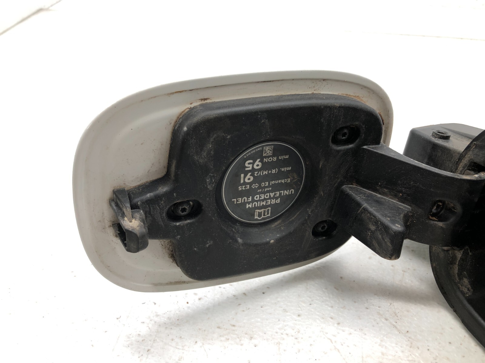 2014-2018 BENTLEY FLYING SPUR GAS TANK FILLER POCKET FUEL DOOR LID LA9B / B7 OEM