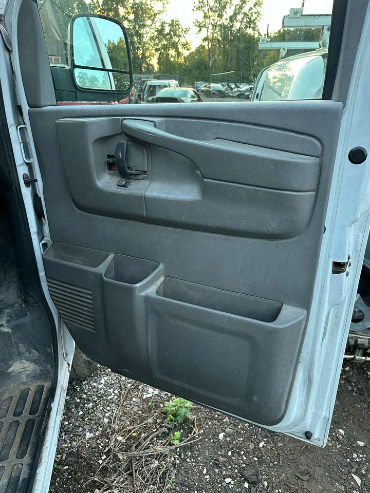 03-15 CHEVY EXPRESS 2500 Front Door Trim Panel Passenger Right Foto 2 de 4
