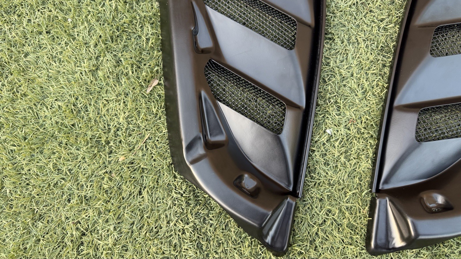 Ferrari 488 Spider Rear Engine Air Intake Vent Cover  87413911 OEM
