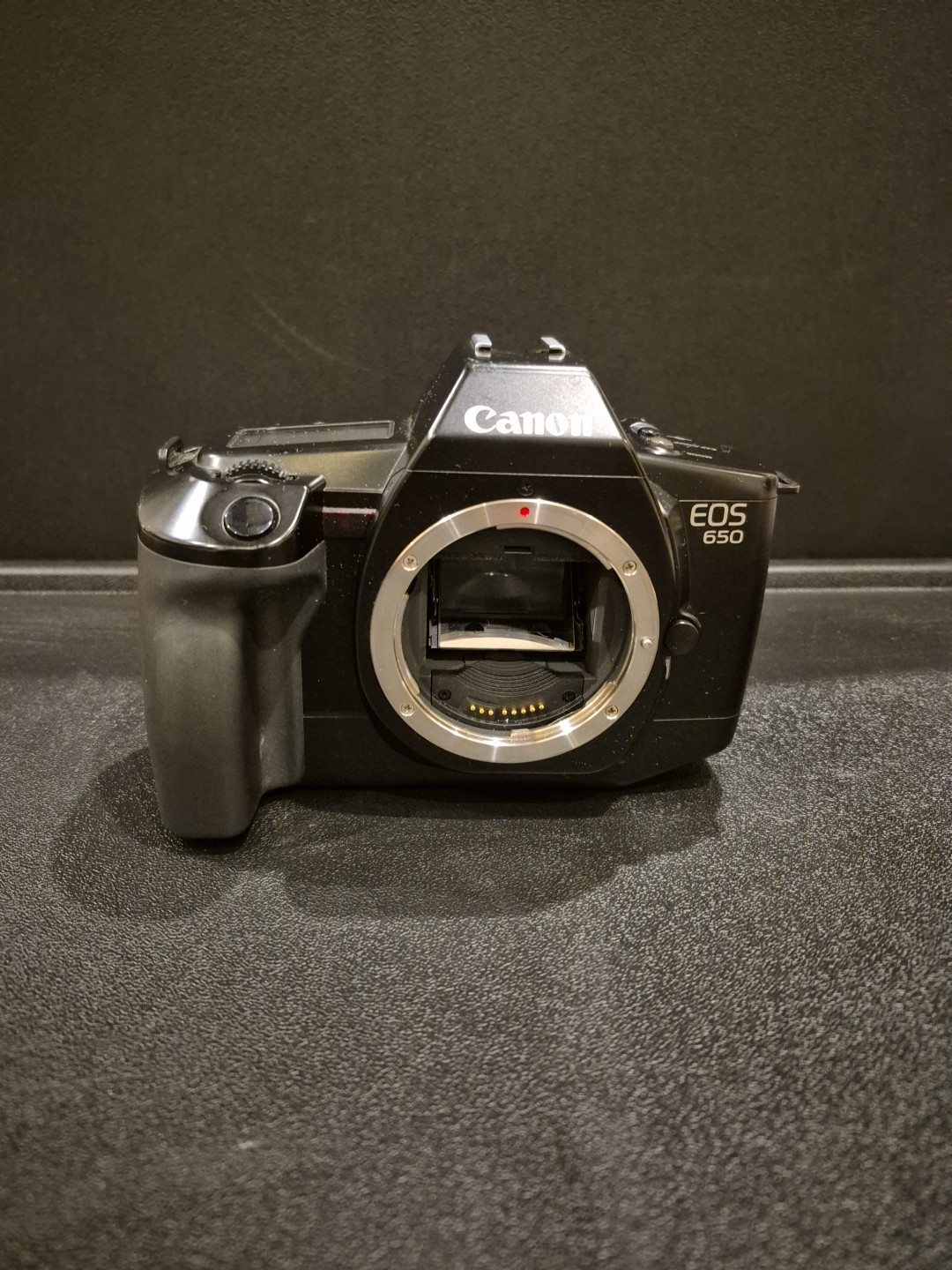 Canon EOS 650 35mm SLR Film Camera Body Only Vintage Photography