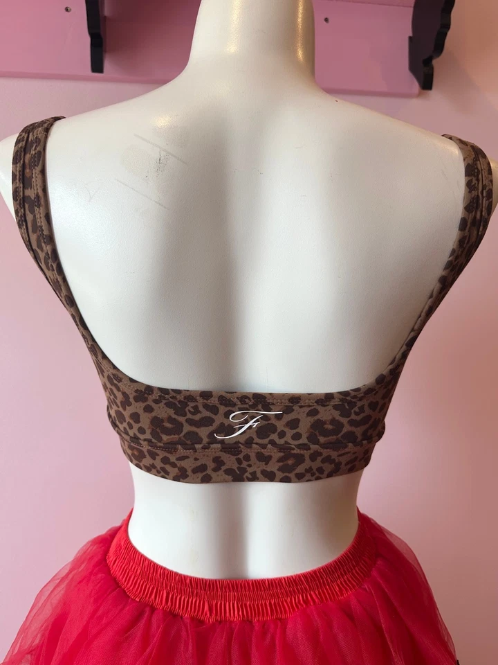 Sujetador deportivo activo pequeño con estampado de leopardo Frederick’s of Hollywood Foto 3 de 4