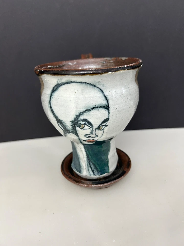 Taza grande vintage años 80 Studio Pottery cara femenina y plato platillo pequeño Foto 2 de 4