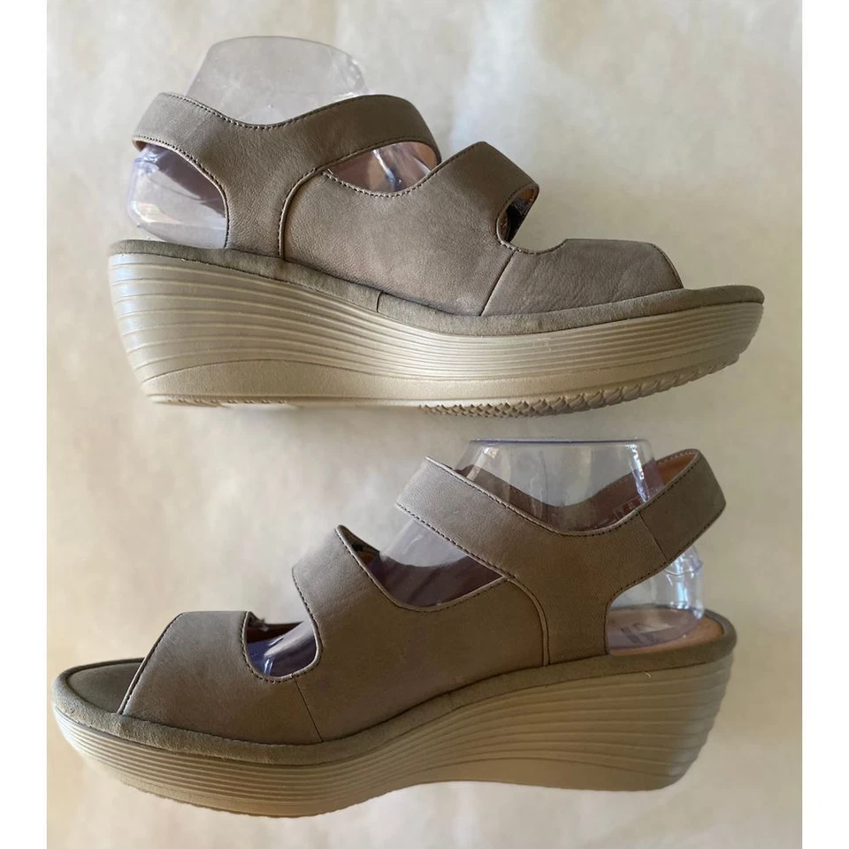 Clark's Reedly Juno Triple Correa Cuña Nubuck Talla 9 1/2 Ancho. Foto 3 de 4