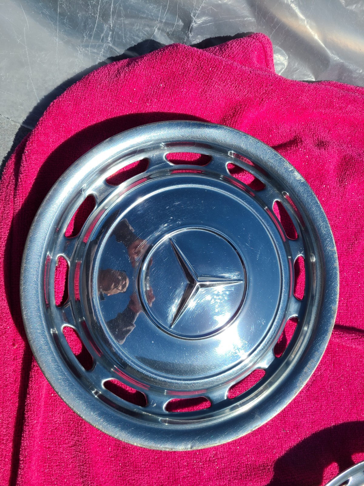 Mercedes Hub Cap W123 W115 W114 R107 W116 240D 300D 300CD 280SE 22O