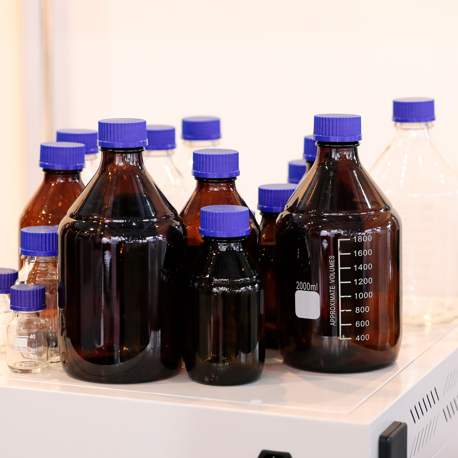 4 Pack Media Storage Bottles 500ml Borosilicate Glass Graduated Bottles Brown