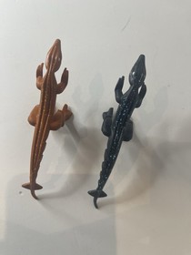 LEGO 7475 - Lot of 2 Dino Mutant Lizards Black & Brown w/Yellow Specks