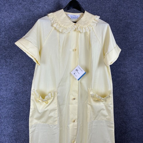 VTG 1960’s Campus Girl Womens Robe Housecoat Yellow Button Lace Bow Pocket NEW - Picture 2 of 12