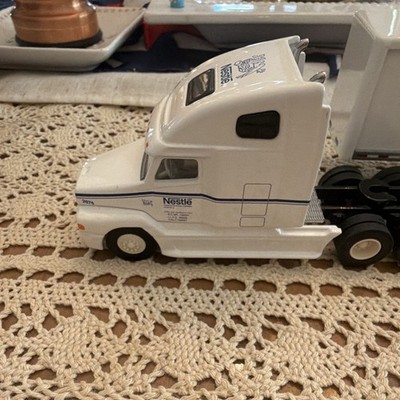 Nestlé Road Kings Freightliner Century Class 1:64 Diecast Semi - White/Blue