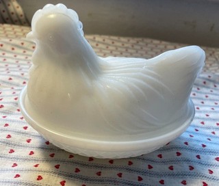 Vintage Hazel Atlas Milk Glass Hen on Nest in Nice Condition
