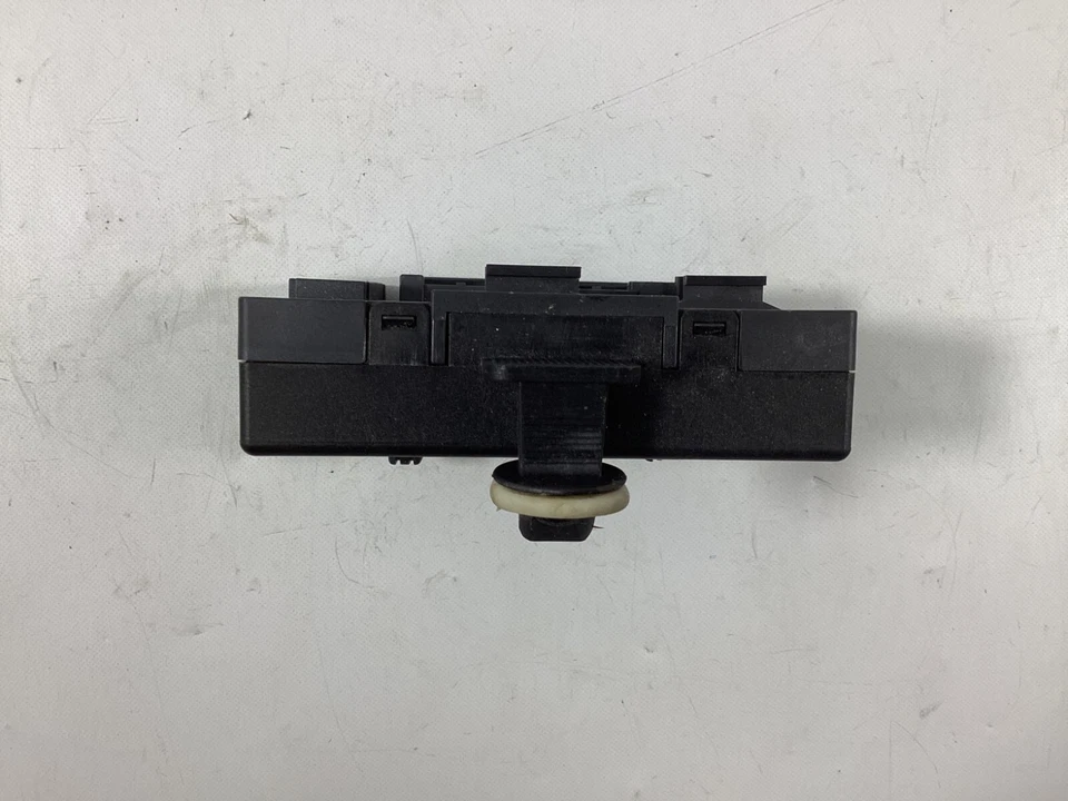 Unidad módulo de control puerta delantera derecha AUDI A5 A4 2009-2012 8K0959792D OEM. Foto 2 de 4