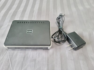 D-Link DES-1105 5-Port 10/100 Desktop Switch with Power Cable - Great Condition 