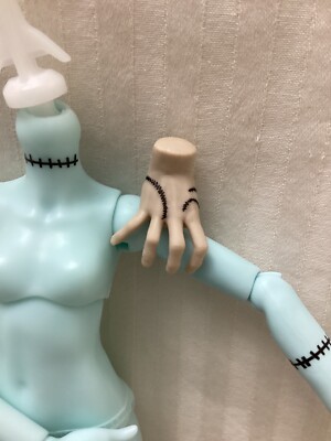 Monster High Doll Wednesday Addams Nevermore Academy ''Thing'' Pet Severed Hand