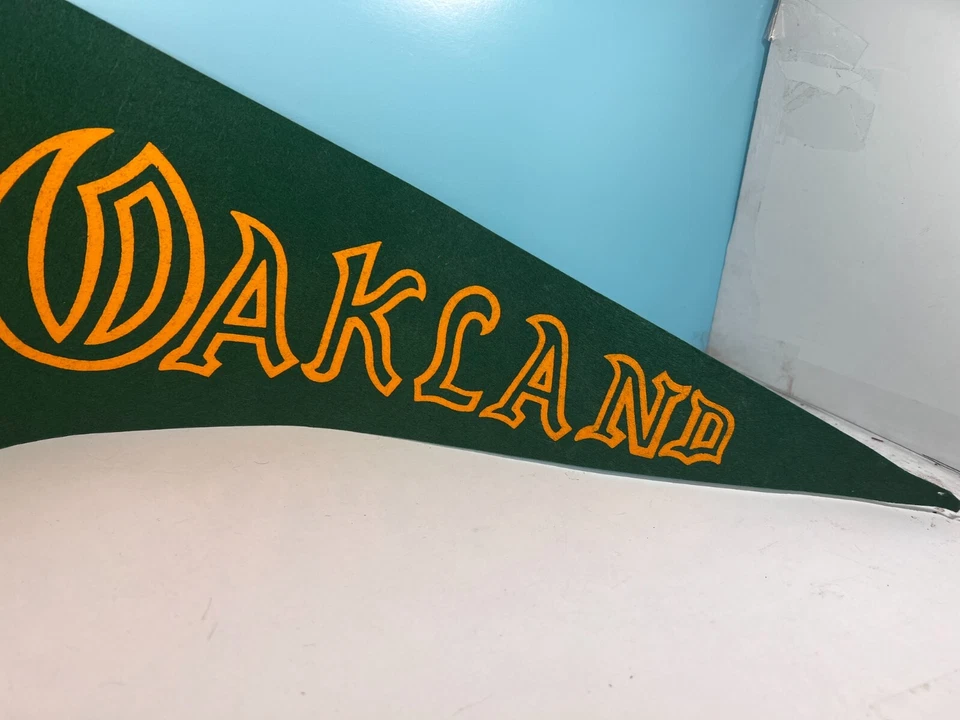 🔥1969 MLB Oakland A's Béisbol Tamaño Completo Banderín Logo Clásico ¡Bonito!🔥 Foto 4 de 4