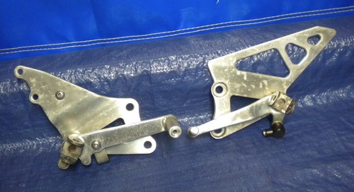 1991 SUZUKI GSX-R 1100 DRIVERS FOOT PEGS MOUNTS SUZUKI GSXR REAR SETS 17D 17-C2