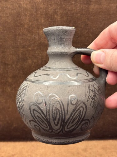 Piccolo vaso vintage in ceramica nera su nera Cruet 4,75" Mediterraneo? - Foto 11 di 15