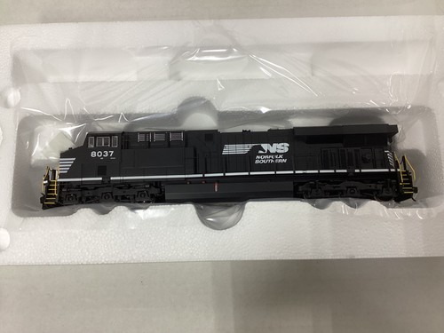 Walthers Mainline #910-20231 escala HO “NS” ES44AC con DCC/Sonido Rd. #8037 | Condition: New