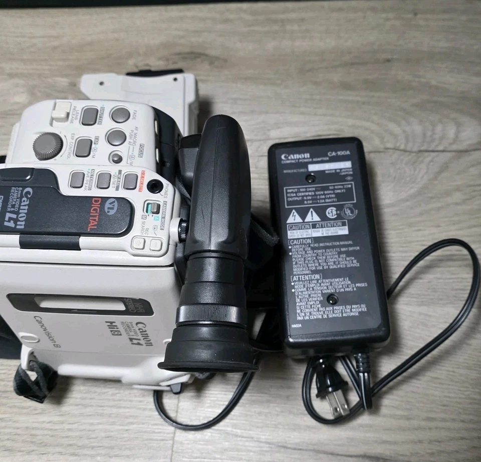 Canon L1 8mm Camcorder w/ Accessories  - Image 4 of 4