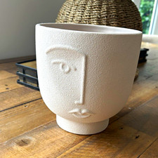 White Textured Ceramic Face Plant Pot, Round Indoor Planter 13cm 0.5L