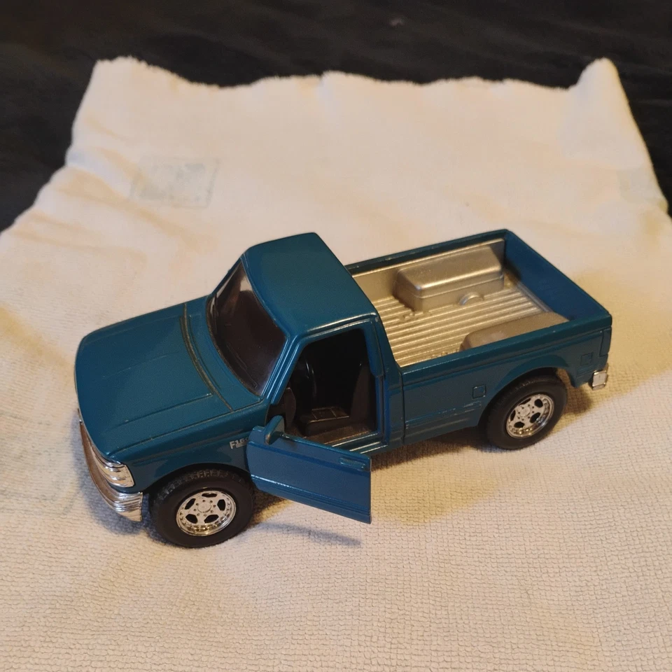 New Ray FORD F-150 Super Friction 4X4 1/32 Scale Diecast Model Truck Red Pewter - Image 2 of 4