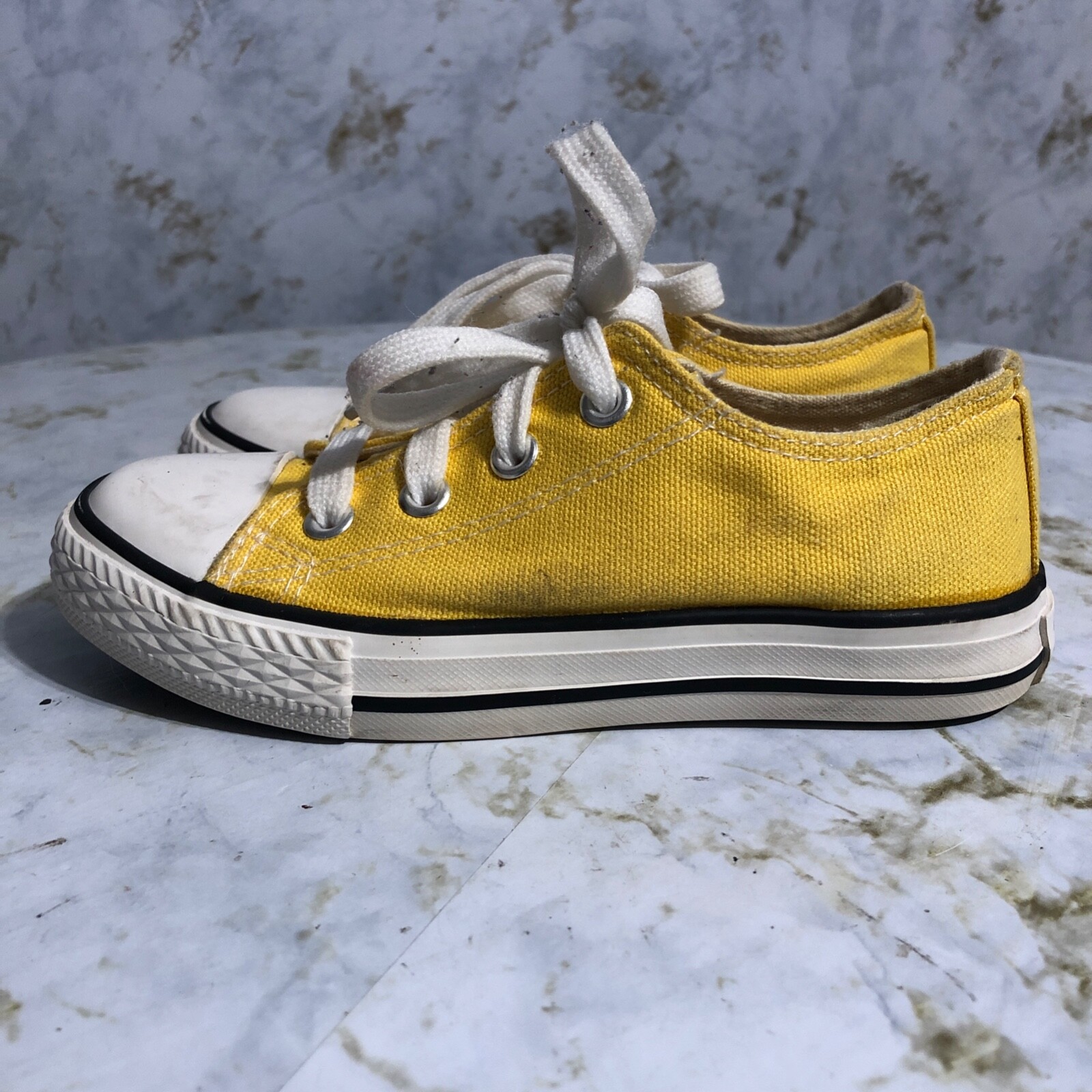 SAOLA Opoee 30 Youth Kids Size 12 Shoes Yellow White Athletic Low Top Casual Sneakers