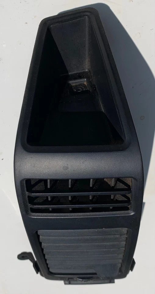 Nissan Titan Armada QX56 2004-2014 calefacción delantera izquierda lado del conductor aire acondicionado ventilación negra Foto 2 de 3