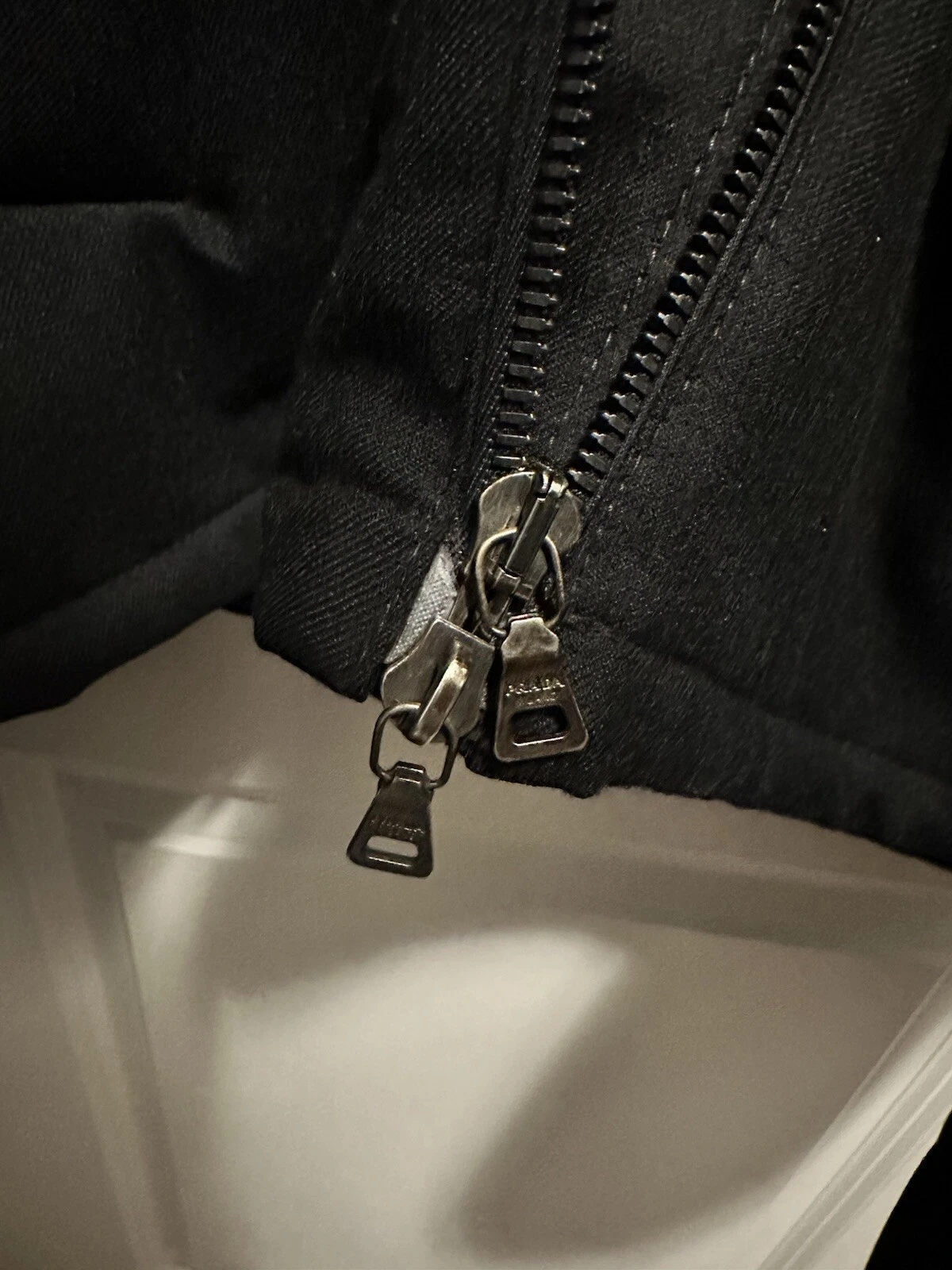 Cappotto donna Prada nero con cappuccio in pelle bordato di pelliccia taglia 38