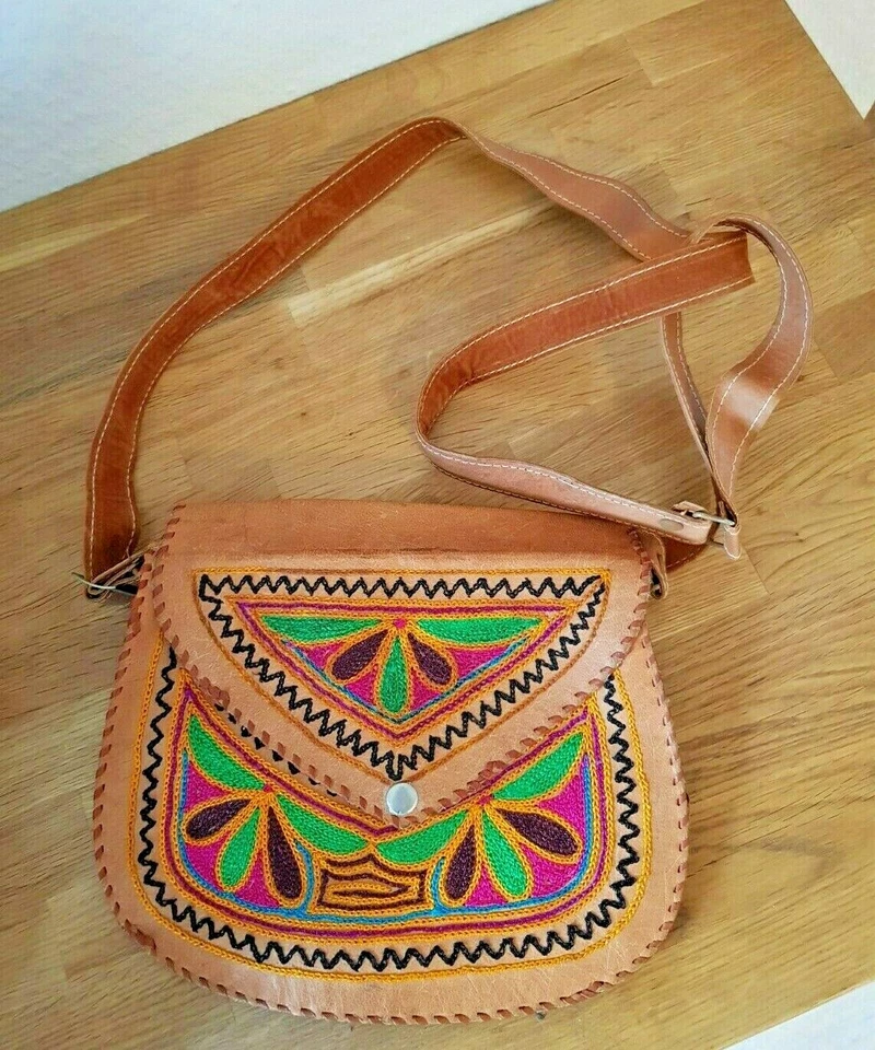 Tasche Umhängetasche Kamel Leder Braun Bestickt Handarbeit-Indien 21 x 24cm   - Bild 2 von 4