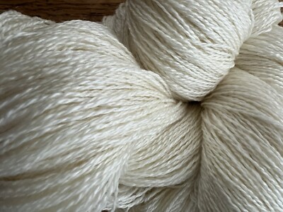 100% Maulbeerseide gesponnen. 100 Gramm Knäuel.2/20nm. Natur. High Lustre Super Soft.